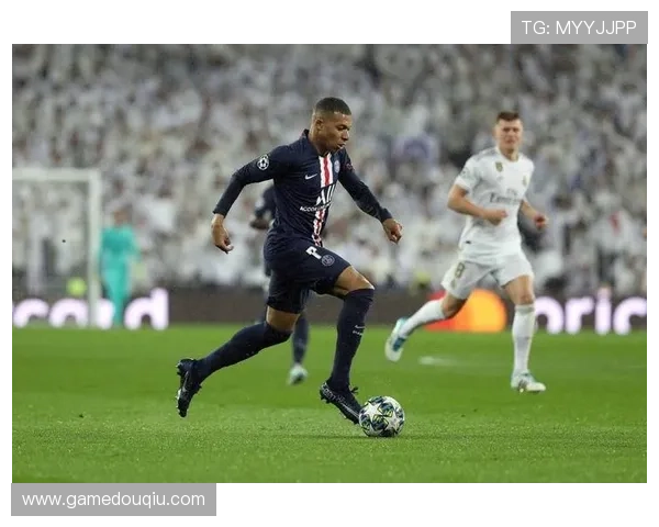 如何通过dqiuvip斗球直播app在线观看全球足球比赛，享受高清流畅直播体验